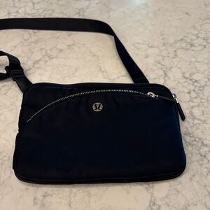 Lululemon crossbody like new